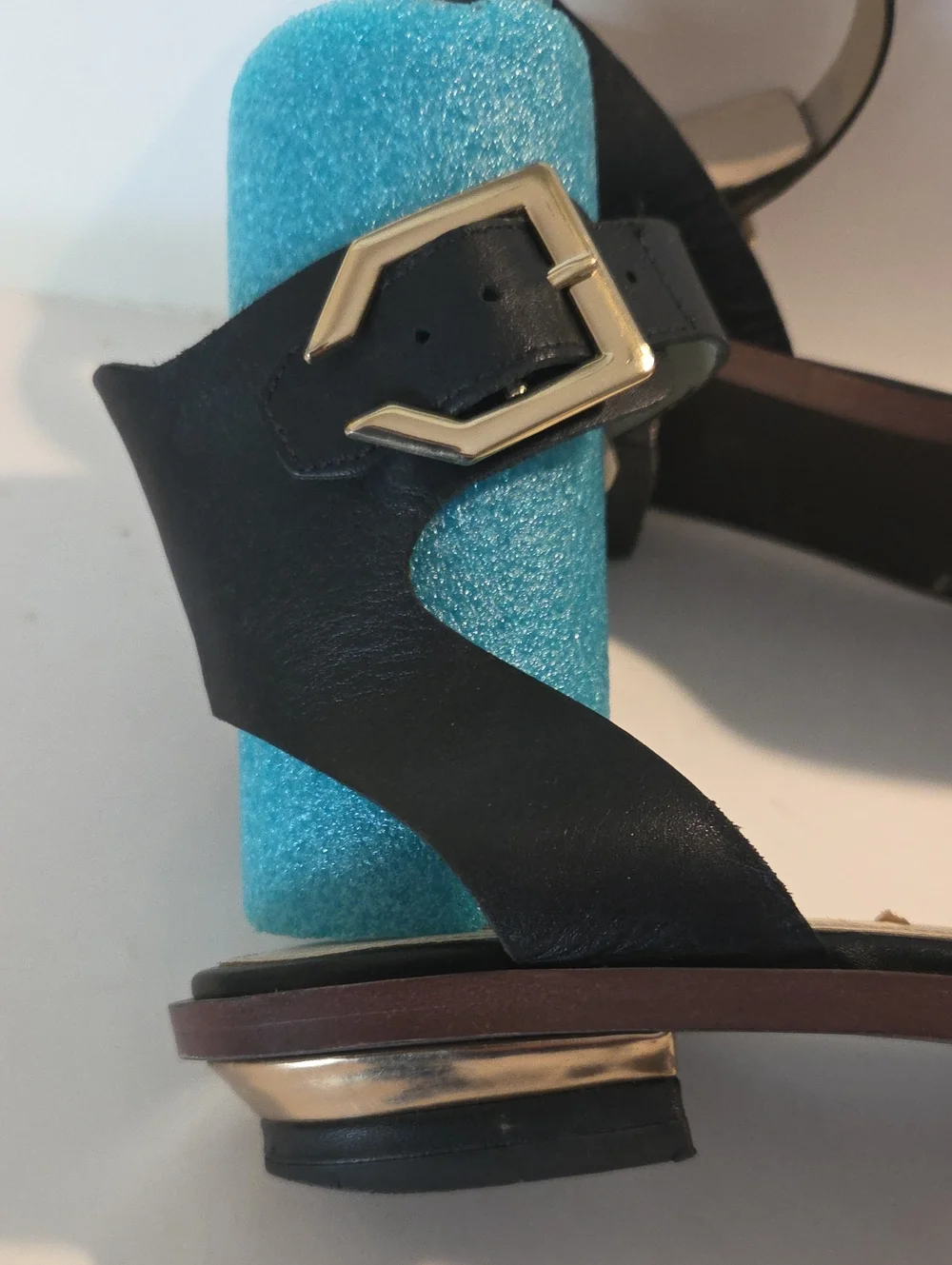 Cole Haan Avani Black Leather Ankle Strap Flat Sandals Gold Buckle Size 8 GUC